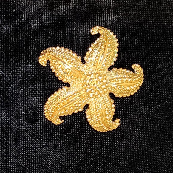Vintage Monet Starfish Brooch - Gold Tone Metal - Picture 1 of 5